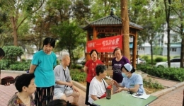 不惧炎热送健康，慢病筛查进社区