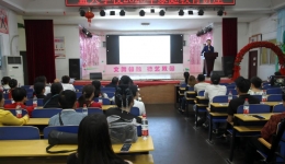 专业医师传授急救技能 牢筑儿童安全防线 ——蓝天学校开展防溺水安全讲座