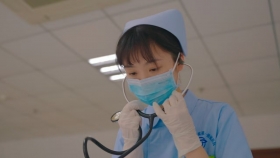 《光落在她身上》第一集（入夜）